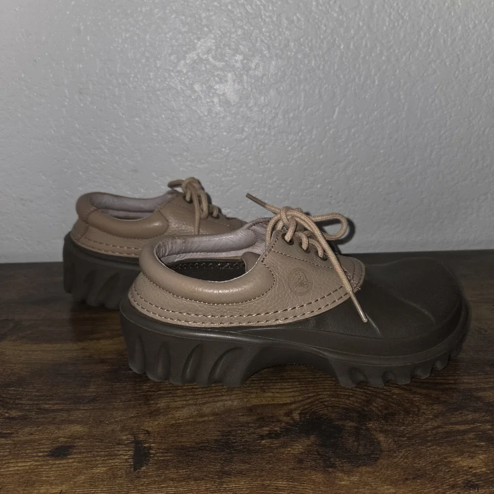 Crocs Axel Islander Lace Up‎ Shoes Unisex Mens 6 Womens 8 Tan Leather Duck Boot